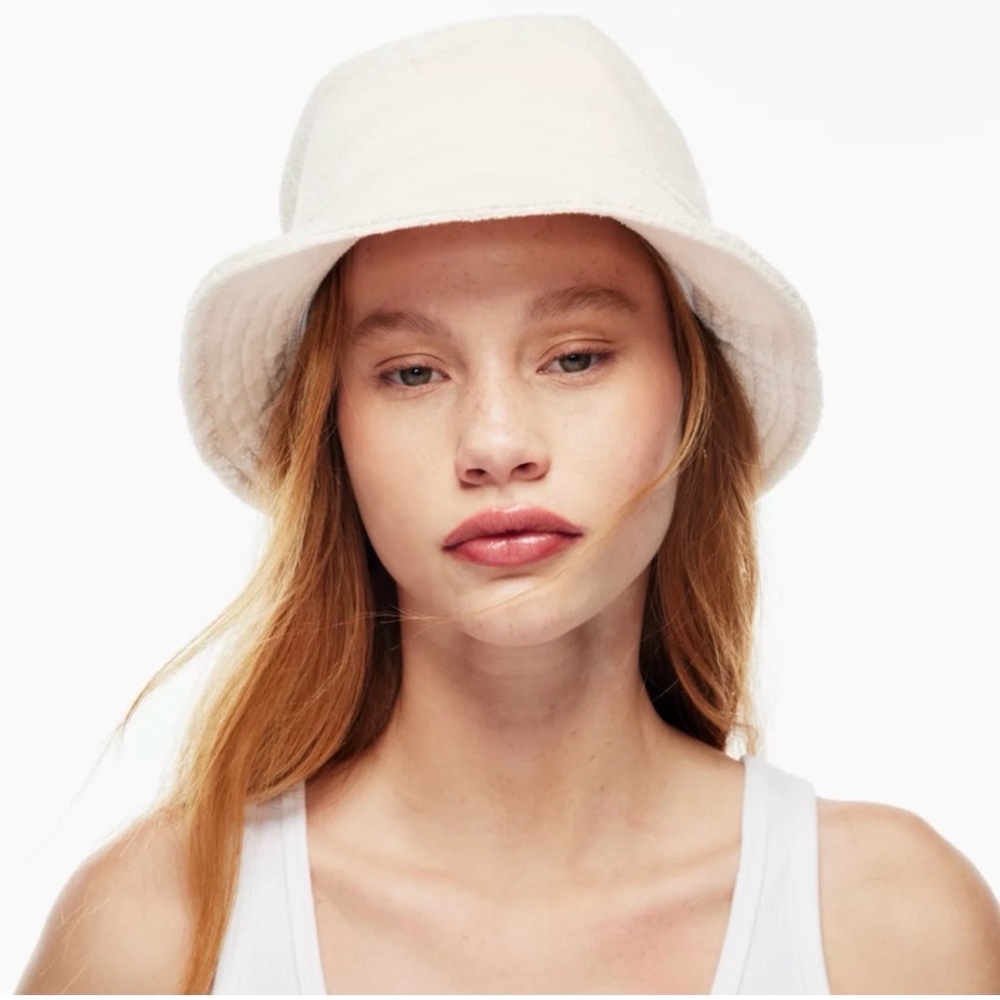 TnA Aritzia Terry Bucket Hat